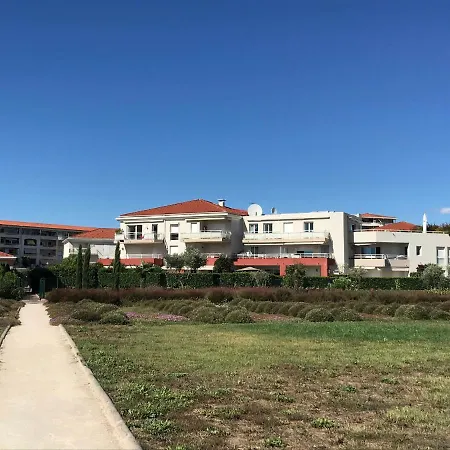 Juan Flore: Calme Absolu A 100m De La アンティーブ