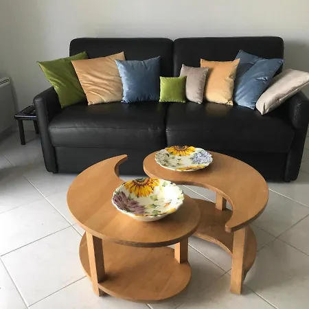 Juan Flore: Calme Absolu A 100m De La アンティーブ