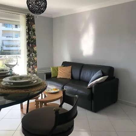 Juan Flore: Calme Absolu A 100m De La * Antibes