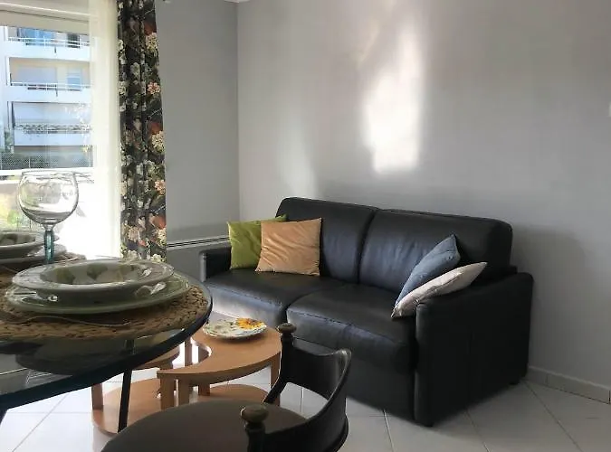 Juan Flore: Calme Absolu A 100m De La * Antibes